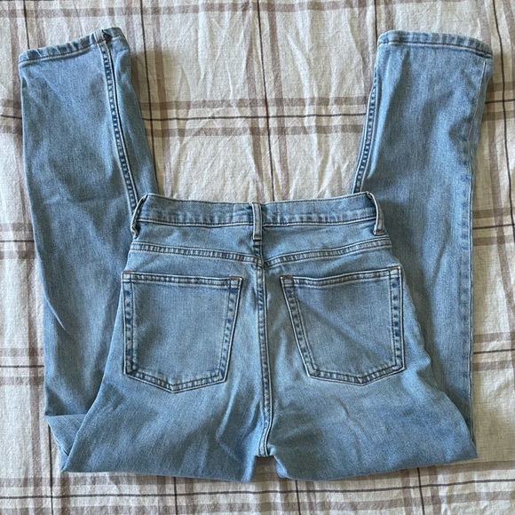 everlane cheeky ankle jeans in stone-washed sky - Picture 6 of 8